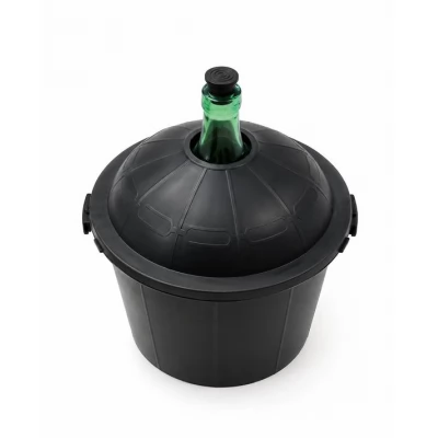 Damigeană de 50 l în coș, cu dop