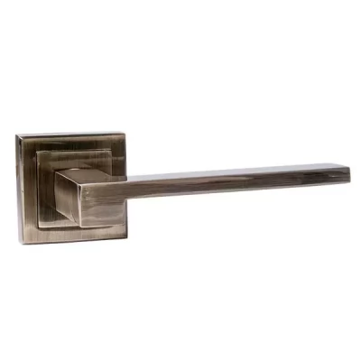 Maner pentru usa P07, p/u usi interne, aluminiu, baza patrata, culoarea bronz antic 